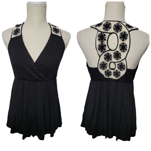 Venus back crochet design sleeveless blouse - Picture 1 of 8